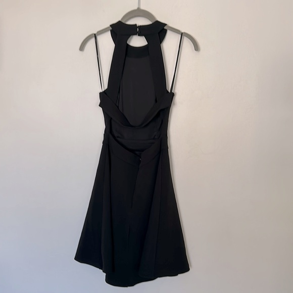 NWOT Lulu’s Keep Coming Back Backless Mini Dress - Picture 9 of 10